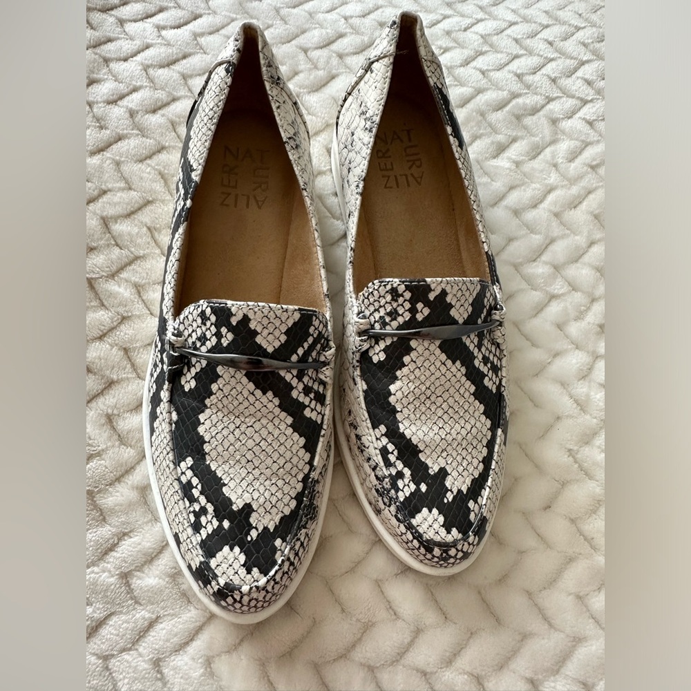 NATURALIZER Ranger Loafer in Alabaster Snake Size: 6 - Picture 3 of 11